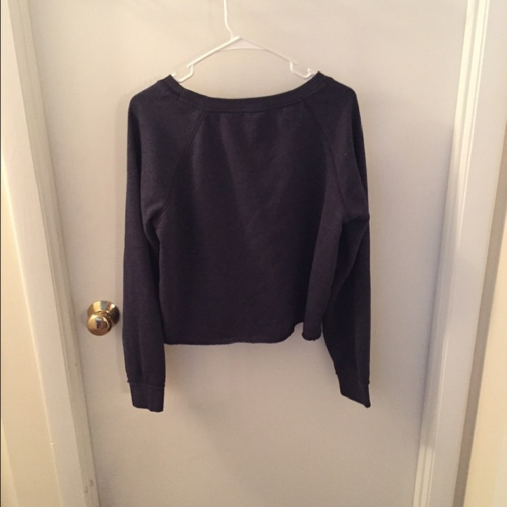 Cropped sweater. - Picture 3 of 3